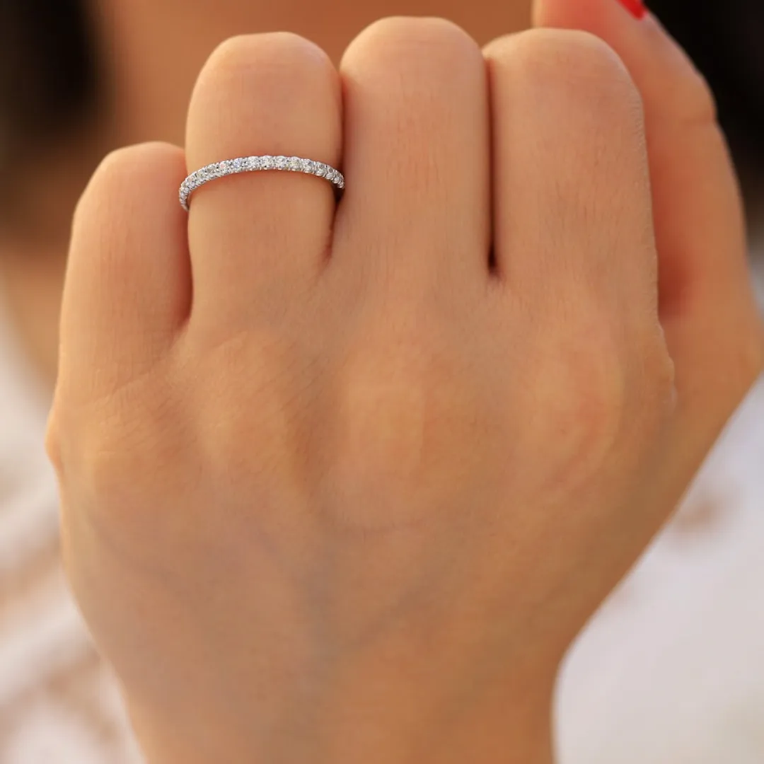 /public/photos/live/Colorless Moissanite Wedding Band-1083 (8).webp